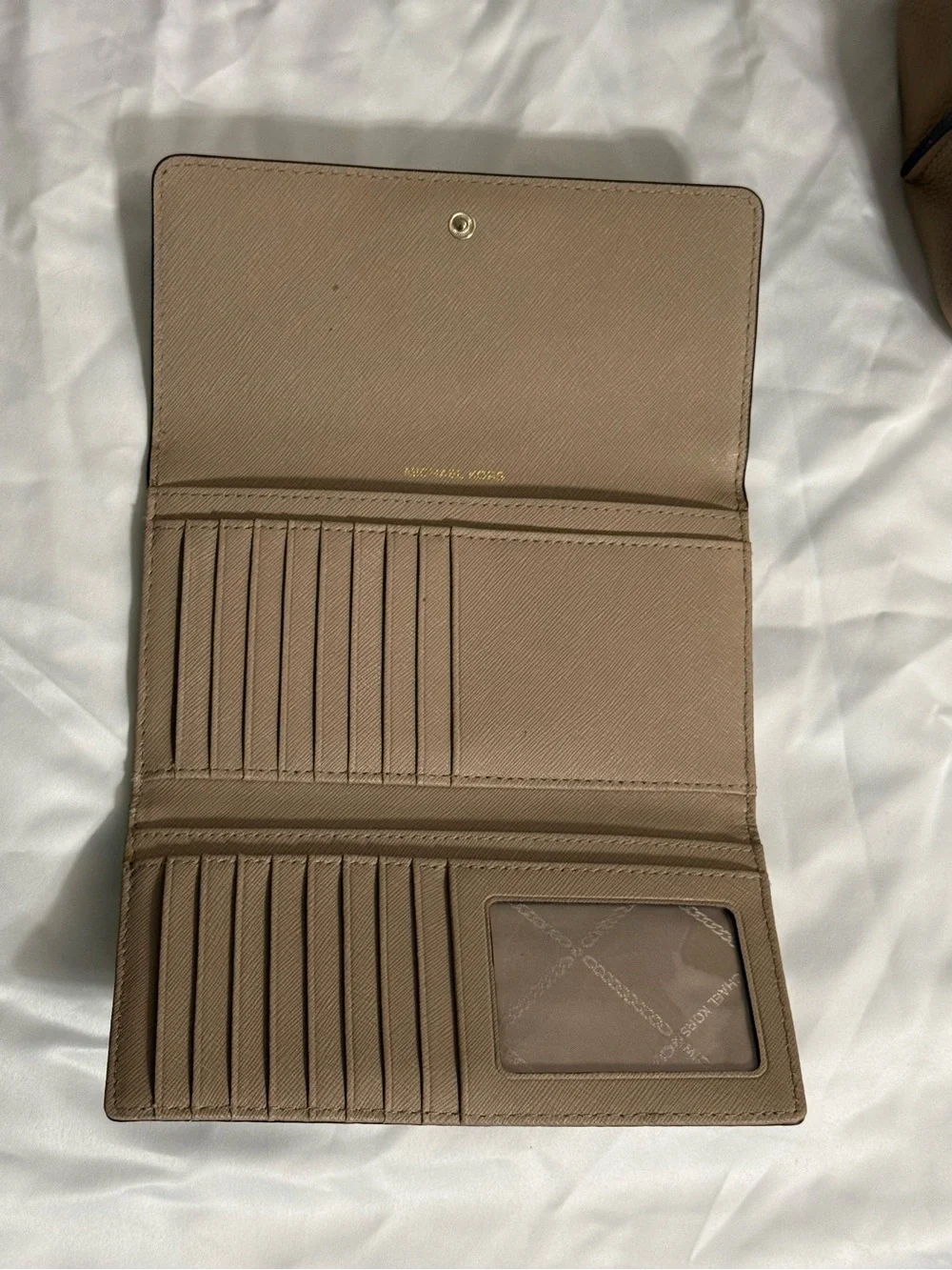 Pre-loved-MK Jet Set Medium Leather Chain Bag and Leather Bisque Trifold Wallet